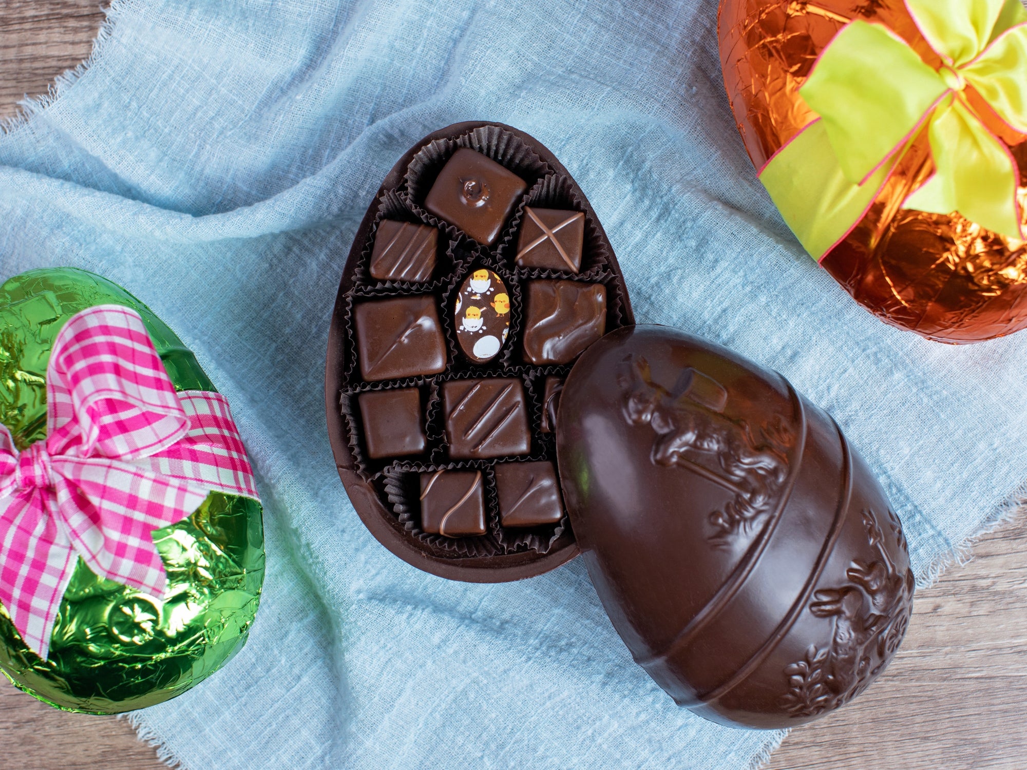 Vintage Gourmet Chocolate Easter Egg (Medium)